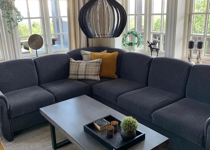 Apartment On With Walking Distance To Everything